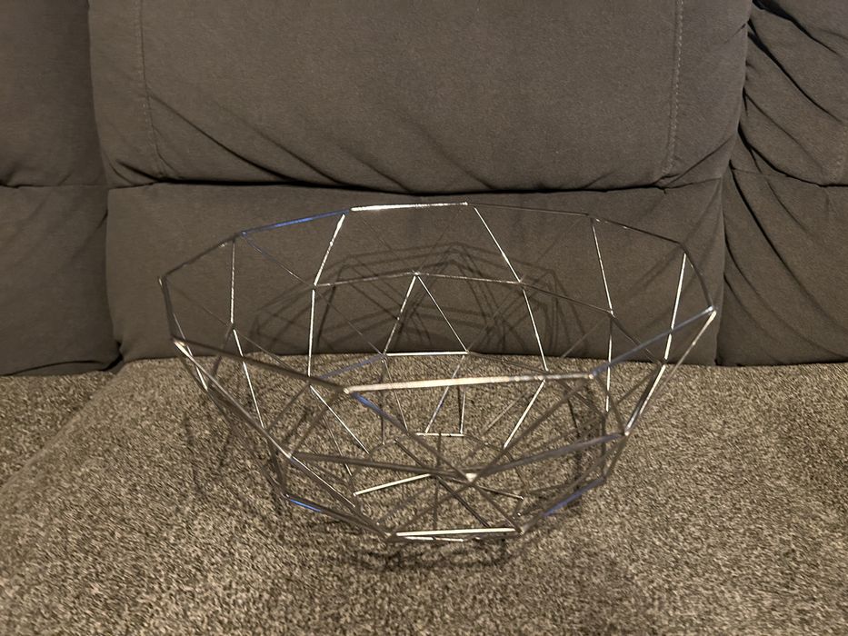 Metalowy duzy kosz na owoce