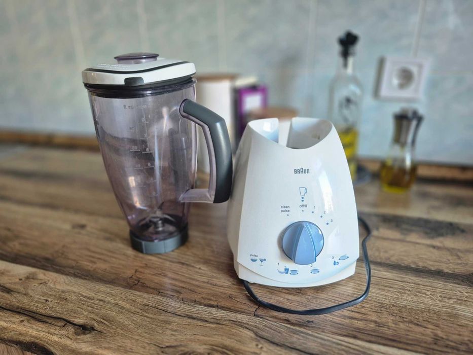 Блендер Braun із чашою