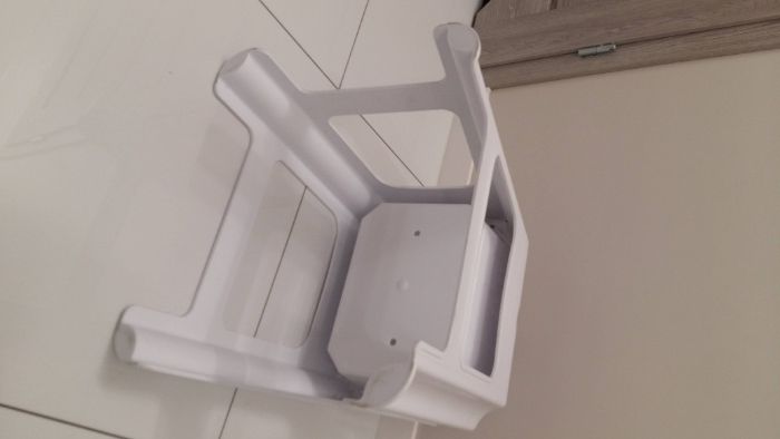 Krzesełko pod prysznic z pojemnikiem