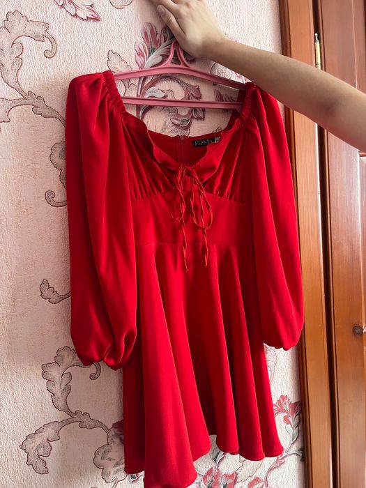 Продам сукню червоного кольору