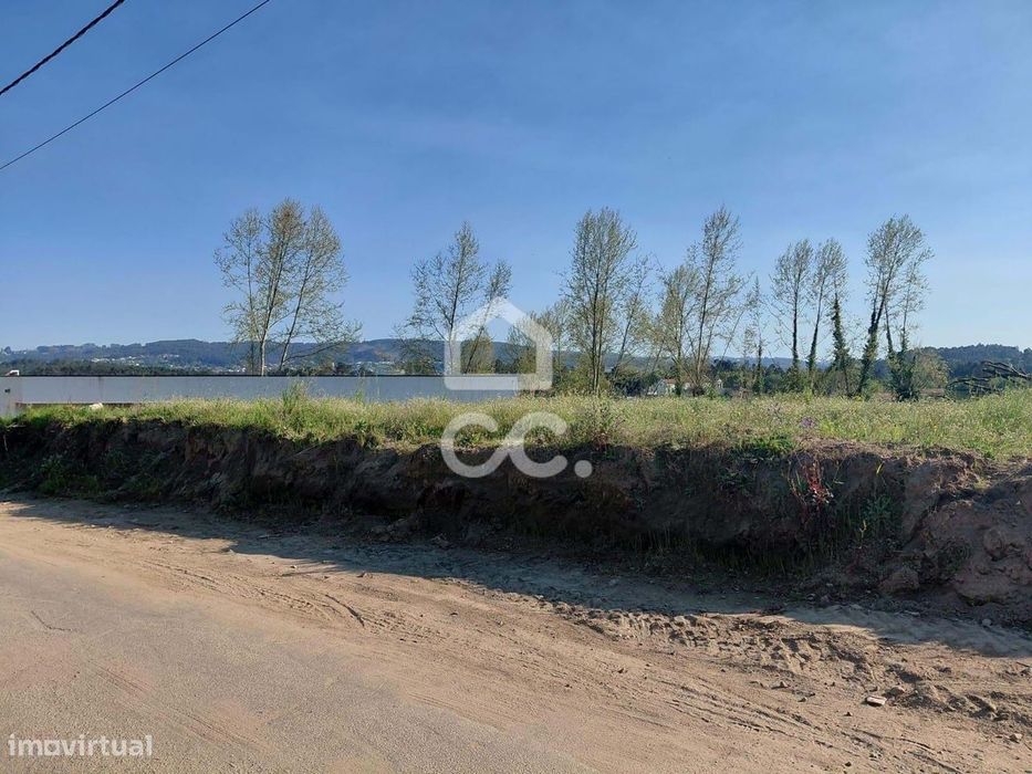 Terreno de Construção, Silvares, Pias, Nogueira e Alvarenga, Lousada — Aveleda, Porto