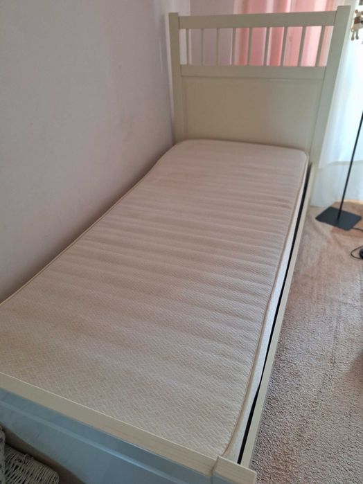 Cama e colchão criança