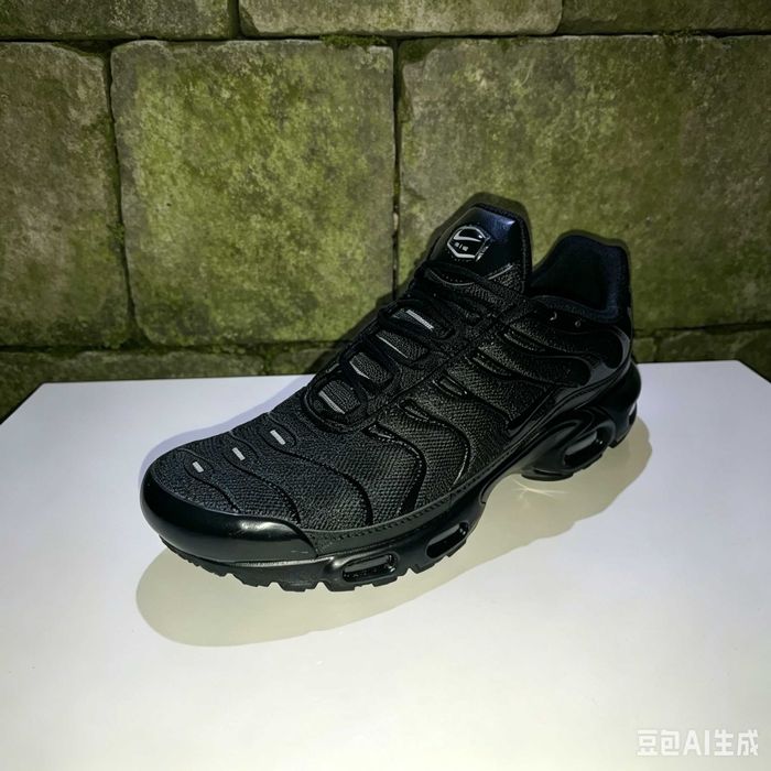 Stylowe czarne trampki Nike Air Max TN Plus, rozmiar 41
