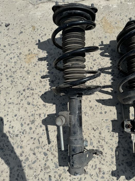 Амортизатор передній правий лівий Toyota Camry 70 2019-23р