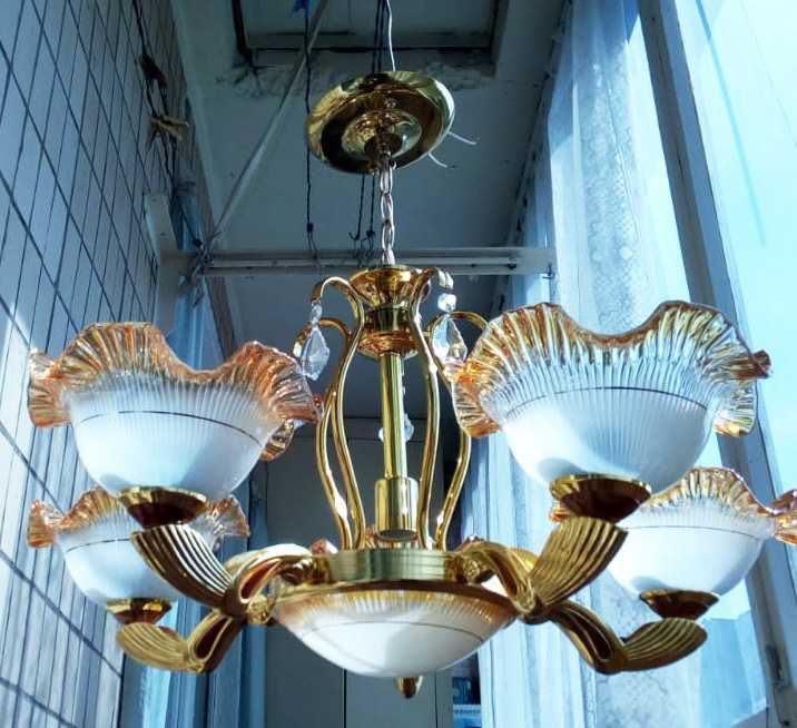 Люстра, цветное стекло, с подвесками, 6 ламп , отл.состояние