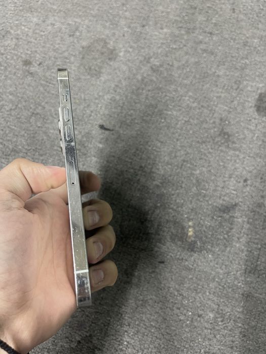 Iphone 12 pro max white заблокований