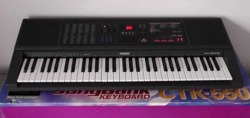 Casio CTK-550 LCD z dynamiczną klawiaturą z kartonem