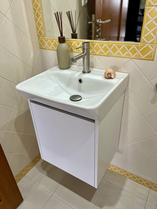 Móvel de casa de banho compacto