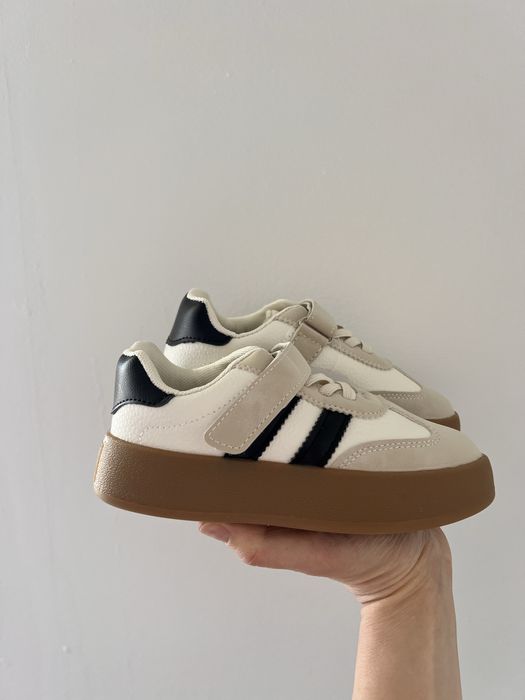 Кросівки  розмір  30-18см (маломірять)2 шт