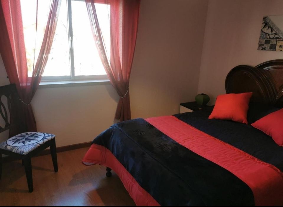 Arrenda-se quarto a estudantes e/ou professores