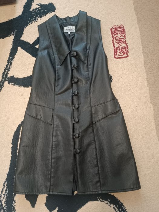 Кожаная жилетка  Bith Michaels.