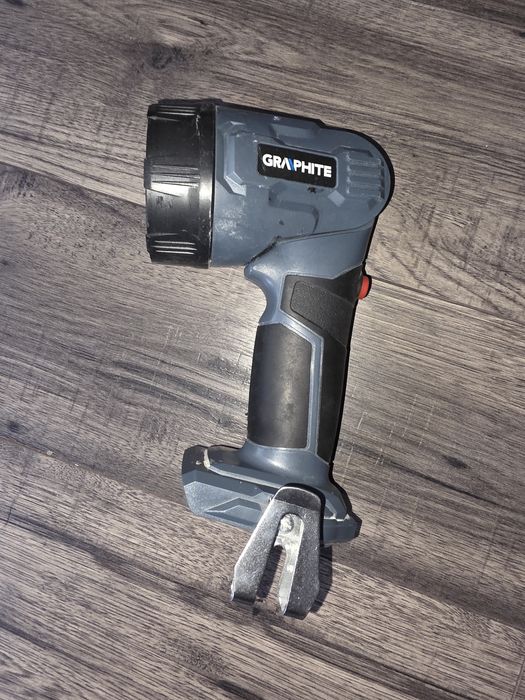 Zestaw Graphite wiertarko-wkrętarka plus latarka