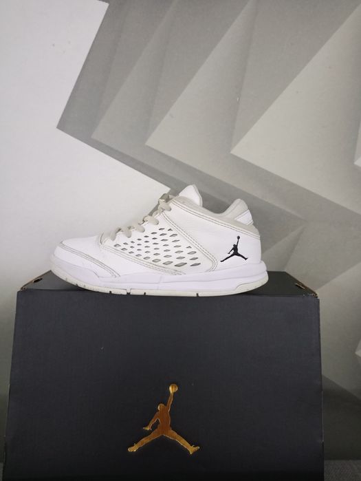 Buty sportowe Nike Air Jordan Flight rozmiar 28 chłopięce