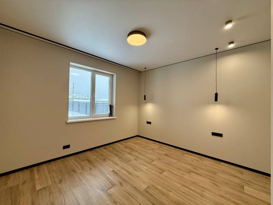 Сучасний будинок з ремонтом у Дмитрівці