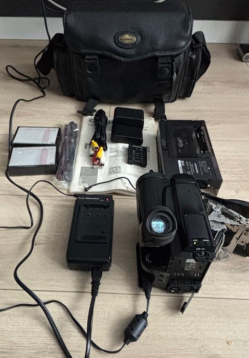 Kamera camera analogowa Grundig LC 550 SC Torba bateria kasety ladowar