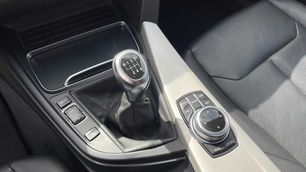 BMW 318d Touring Advantage IVA DEDUTÍVEL