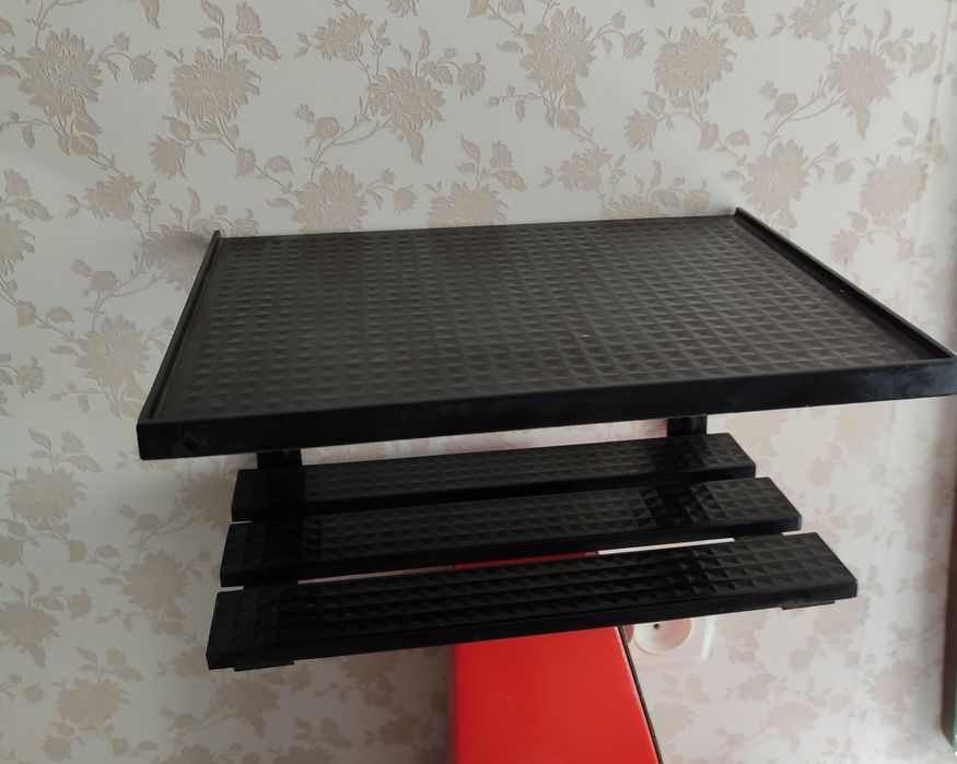 Продам полку для прихожей.