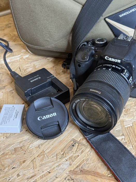 Фотокомплект Canon 650D + об'єктив 18-135 IS STM + Сумка + 2 АКБ