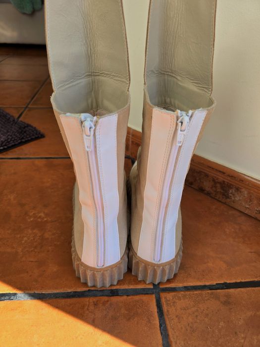 Botas de cano em pele genuina
