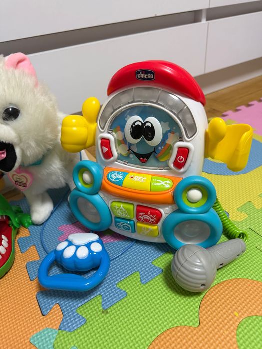 Дитячі іграшки інтерактивні fisher price chicco