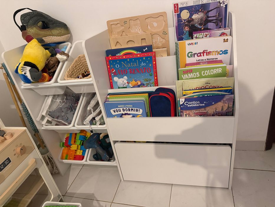 Móvel de arrumação criança