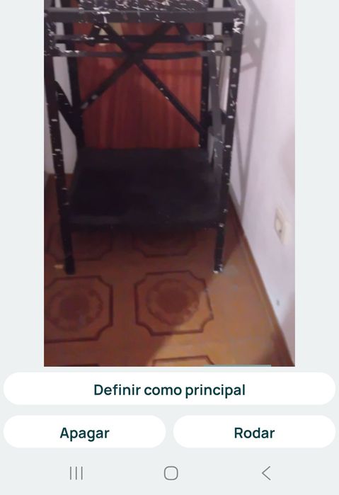 Mesa com varios aparelhos
