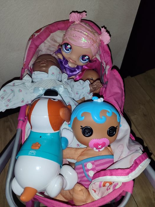 Коляска з іграшками