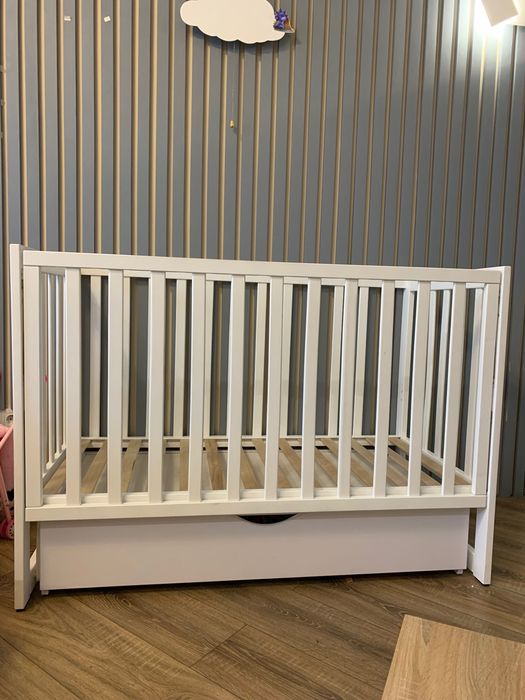 Дитяче ліжечко з матрасом