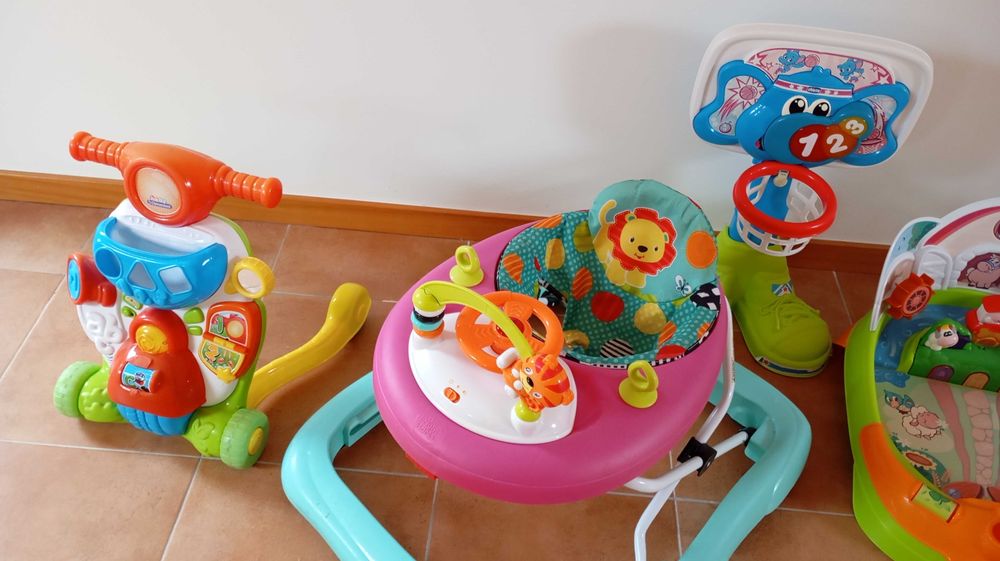 Conjunto criança - andarilhos/ brinquedos