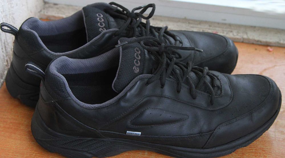 Кросовки ECCO Gore-Tex 46р. устілка 30 см. Гарний стан.