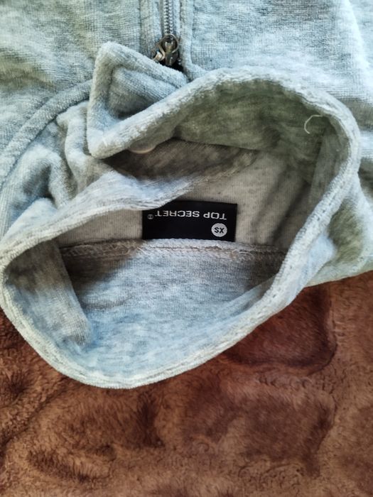 Miśkowa bluza Top Secret rozmiar XS posiada kieszenie
