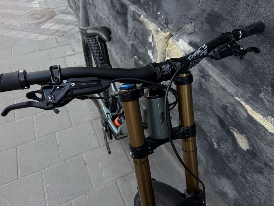 YT Tues 2024 29’ fox40 dhx sram code slv gx carbon
