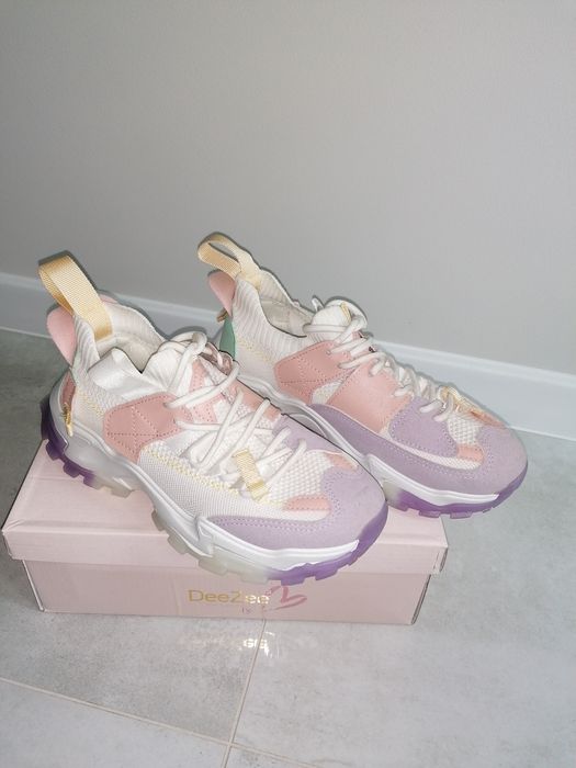 Nowe piękne buty sportowe