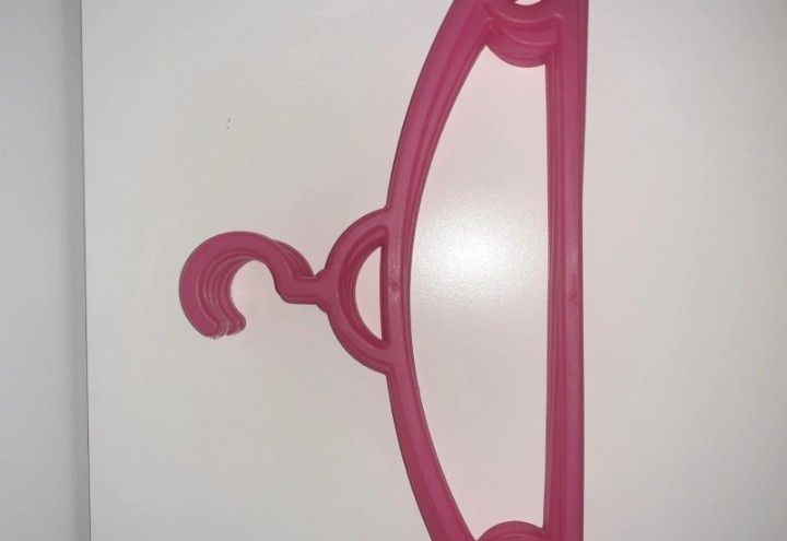 Conjunto de cabides rosa para crianças.  Ikea