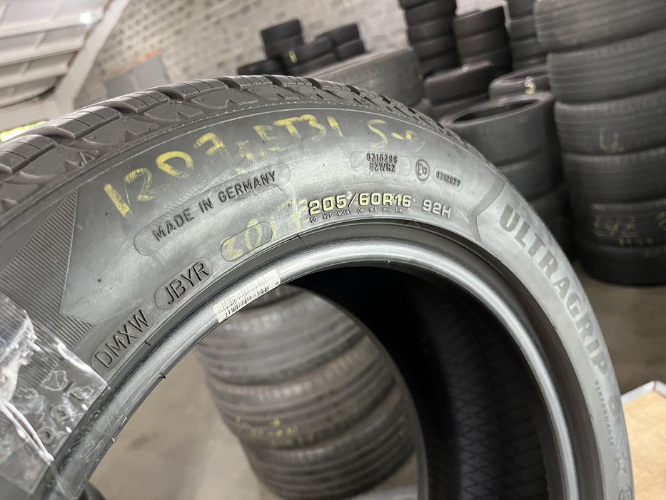 Зимові шини пара 205/60 r16 Goodyear