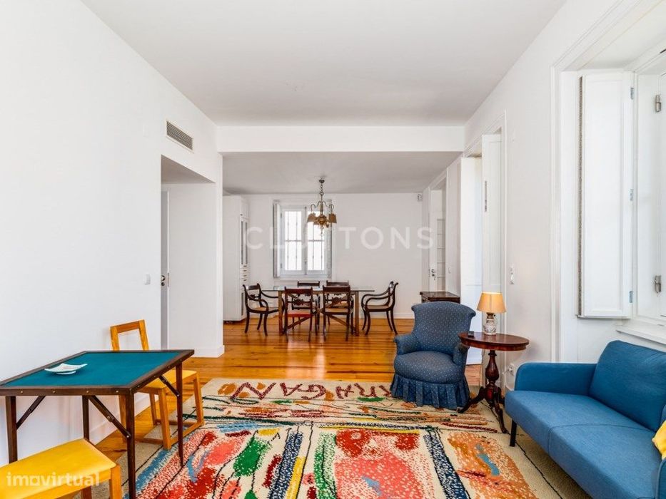 Moradia T4 para arrendar, amigos ou familia, nova, com jardim e gar...