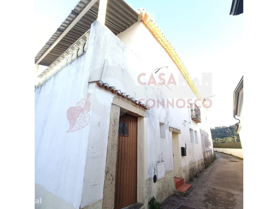 T2 no centro de Assafarge com terraço e vistas de campo