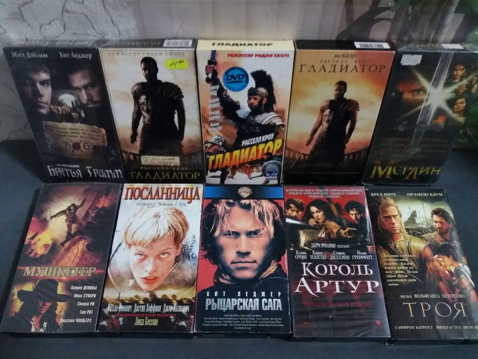 Видеокассеты с фильмами с популярными актерами Шварценеггер Сталлоне