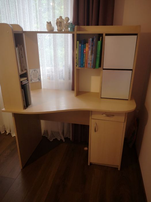 Кутовий письмовий стіл