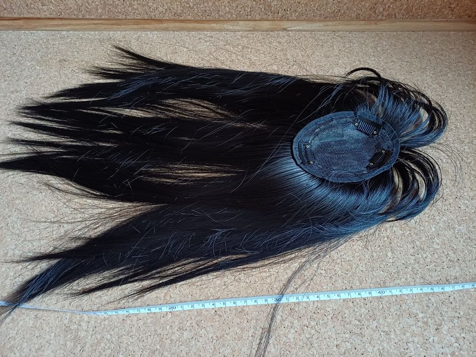 Extensão / topper de cabelo.
Cerca de 35 cm.
Sintético natural.