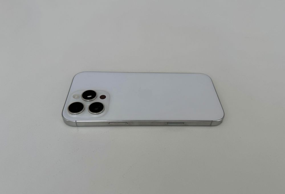 iPhone 16 Pro Max 256gb Titânio Branco com GARANTIA