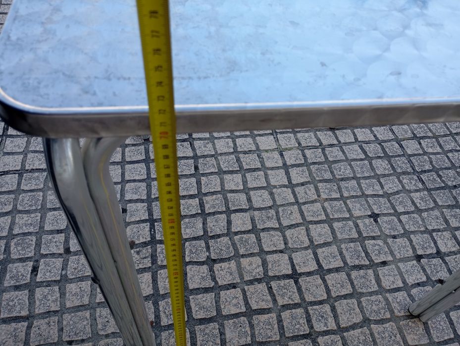 Mesa     quadrada . pé em alumínio,inox forrado madeira