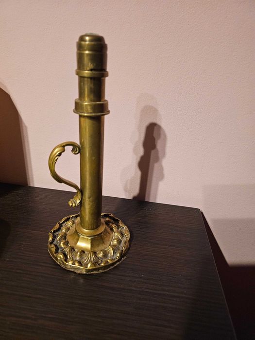 Mosiężny świecznik antyk w złocie, idealna dekoracja