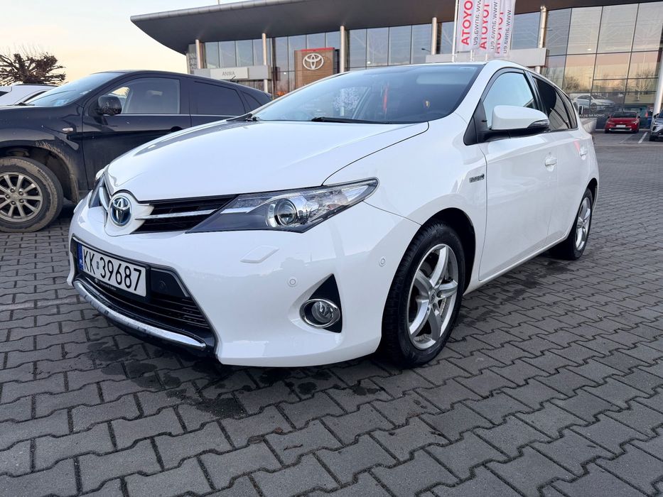 Toyota Auris Toyota Auris II hybrid 2014
