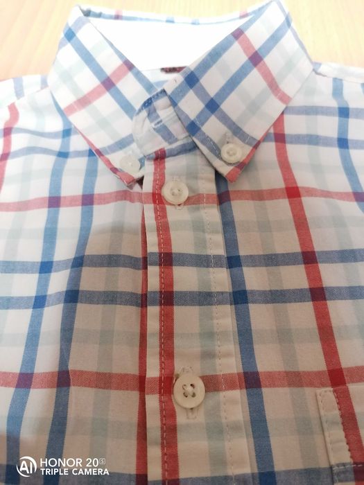 Conjunto de 4 camisas Benetton e Zara. Em óptimo estado.