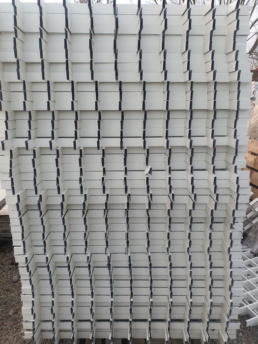 Sufit rastrowy biały