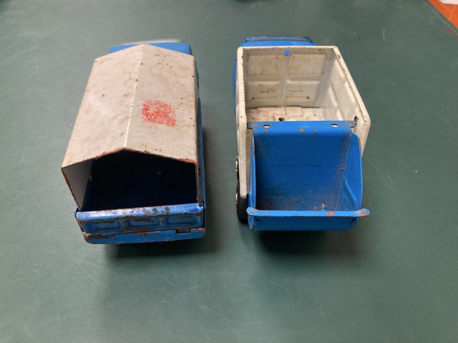 2 Miniaturas RICO, TONKA, Camião Militar e Camião do Lixo