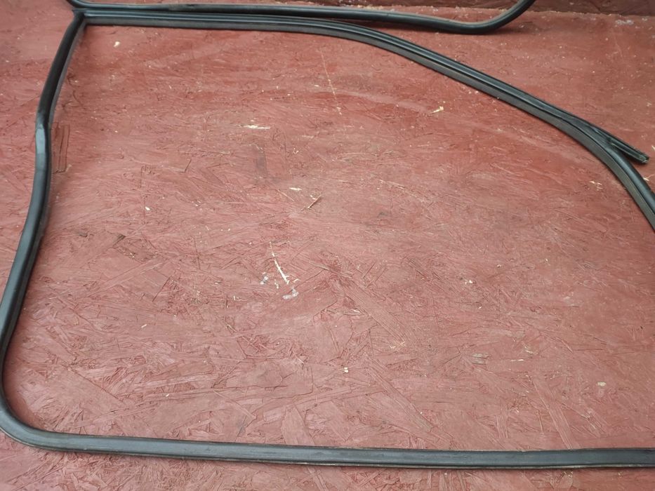 BMW E36 COUPE ORYGINALNE Uszczelki drzwi Lewa Prawa dobry stan OEM