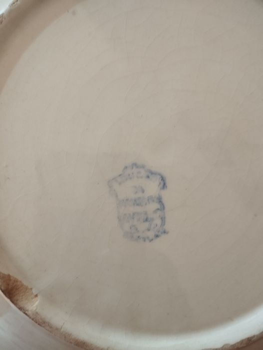 Prato antigo,com pintassilgo.