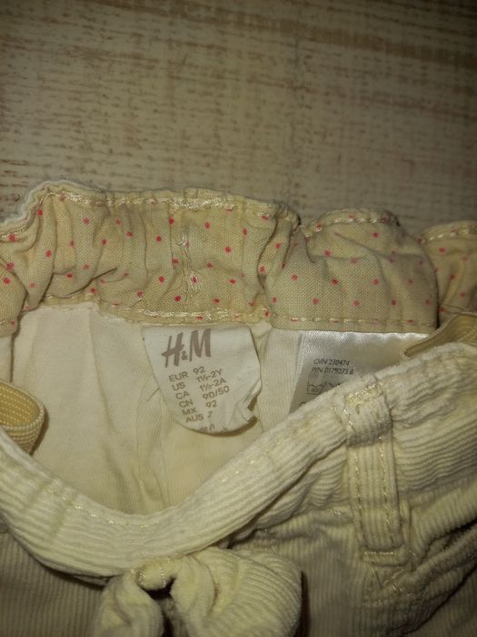 Spodnie sztruks 92 H&M grubsze regulacja kremowe ściagacze serduszka